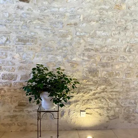 Clos De La Charnaille